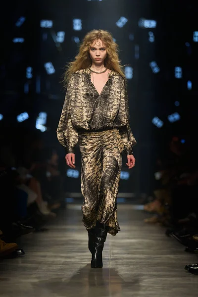 Look 32